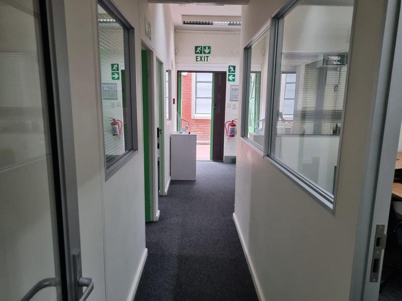 To Let Commercial Property for Rent in Mowbray Western Cape